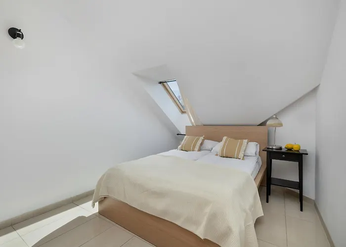 Przestronne Apartamenty w Zakopanem z Trzema Sypialniami i Parkingiem by Noclegi Renters